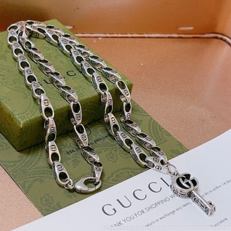 G*u*i necklaces